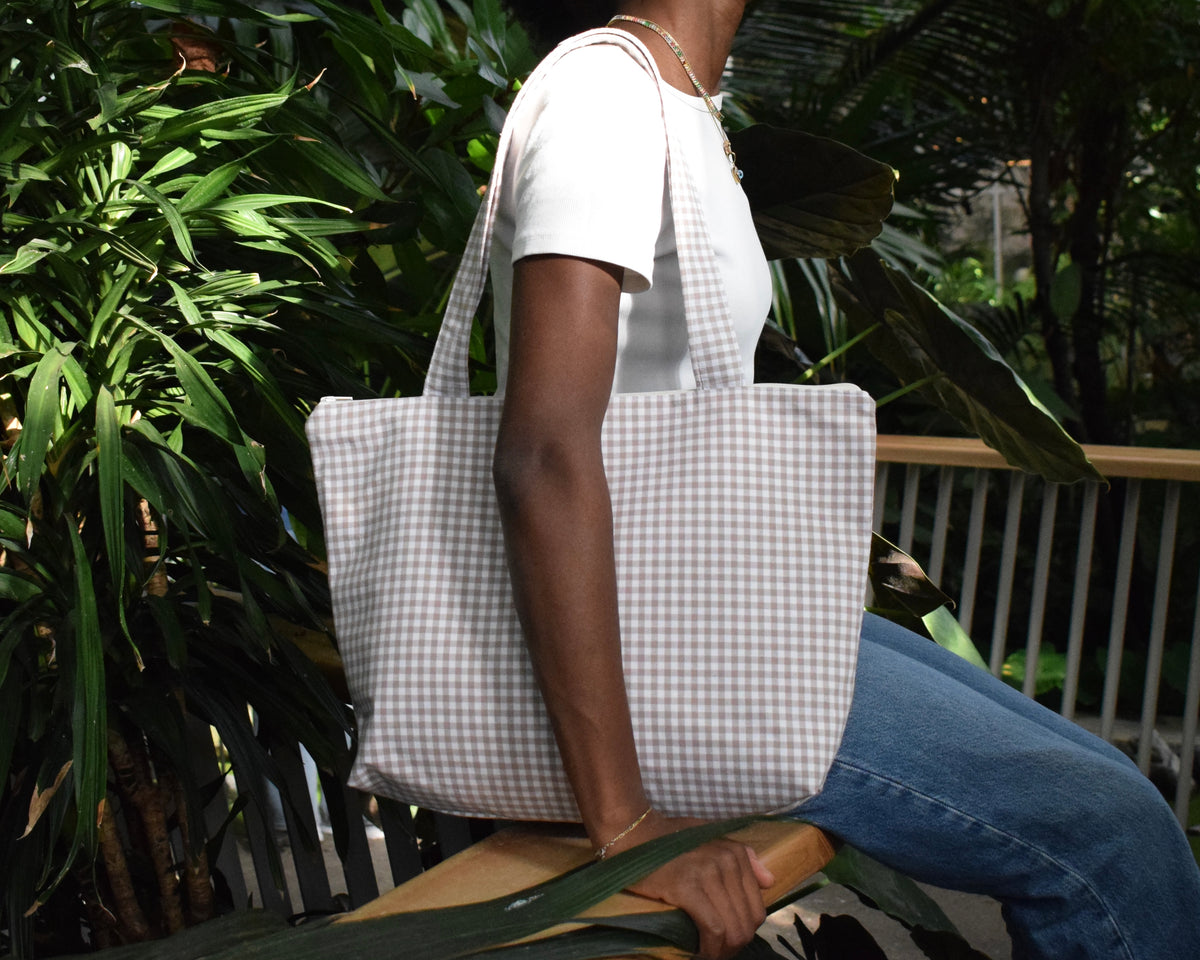 Karierte Schultertasche